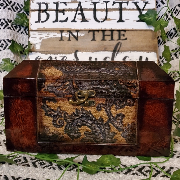 Fancy Wooden Storage/Jewelry/Knick-Knack Box With Latch New. - Picture 2 of 13